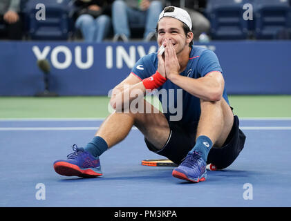 New York, NY - 9. September 2018: Thiago Seyboth Wild von Brasilien feiert gewinnt US Open 2018 Junioren Meisterschaften am USTA Billie Jean King National Tennis Center Stockfoto