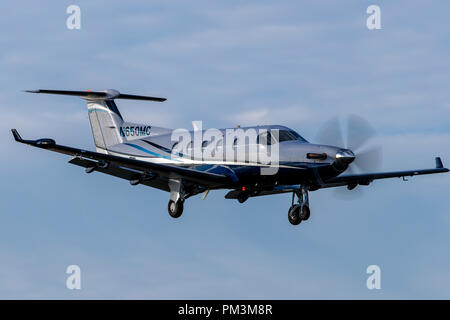 Pilatus Aircraft Ltd PC -12/45 (N 650 MC) Ansatz von Palo Alto Flughafen (Kpao), Palo Alto, Kalifornien, Vereinigte Staaten von Amerika Stockfoto