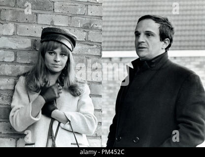 Julie Christie und Regisseur Francois Truffaut während einer Pause in Filmen 'Fahrenheit 451' März 28,1966. Datei Referenz Nr. 1030 010 THA © GFS/Hollywood Archiv - Alle Rechte vorbehalten. Stockfoto