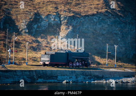 Feder Listvtanka Stadt auf Baykal See, Russland Stockfoto