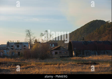 Feder Listvtanka Stadt auf Baykal See, Russland Stockfoto