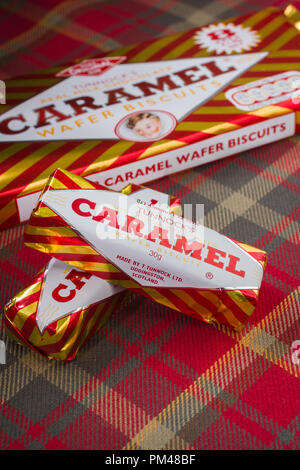 Tunnocks Milk Chocolate Caramel Wafers ein Keks von Tunnocks Familie Bäcker in Larkhall Schottland produziert Stockfoto