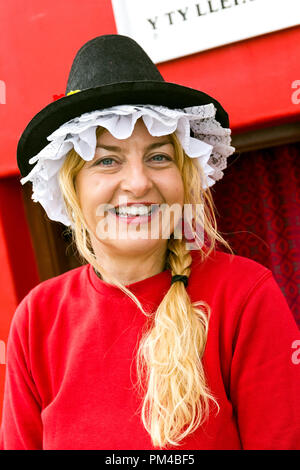 Conwy, glücklich, Frau in traditionelle walisische Kostüm, Wales, Großbritannien Stockfoto