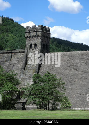 Obere Derwent Dam oberen Derwent Valley Nationalpark Peak District, Derbyshire, England, UK im Juni Stockfoto