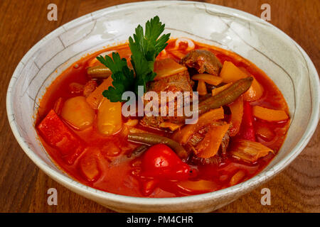 Traditionelle lagman Suppe mit Lammfleisch Stockfoto