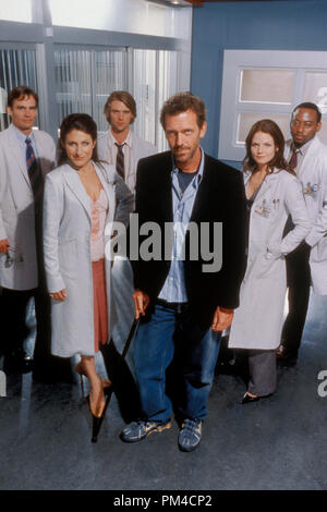 Szenenfoto aus "House, M.D." Robert Sean Leonard, Lisa Edelstein, Jesse Spencer, Hugh Laurie, Jennifer Morrison, Omar Epps 2004 Stockfoto