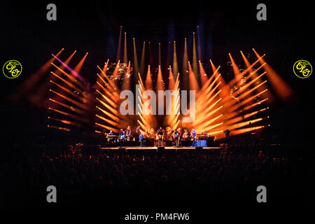 Norwegen, Oslo - September 14, 2018. Die englische Band Jeff Lynne ELO führt ein Live Konzert in Oslo Spektrum in Oslo. Hier Sänger und Songwriter Jeff Lynne ist live auf der Bühne gesehen. (Foto: Gonzales Foto - Terje Dokken). Stockfoto