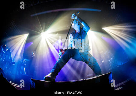 Norwegen, Oslo - September 14, 2018. Die norwegische Industrial Rock Band Zeromancer führt ein Live Konzert im Parkteatret in Oslo. Hier Sänger Alex Møklebust wird gesehen, live auf der Bühne. (Foto: Gonzales Foto - Terje Dokken). Stockfoto