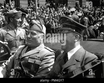 Adolf Hitler und Benito Mussolini in München, Deutschland, ca. Juni 1940. Datei Referenz Nr. 1003 143 THA Stockfoto