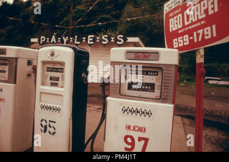 Tankstelle in Portland, Oregon geschlossen wegen eines Mangels an Treibstoff Zuteilung. Es war eine von vielen Stationen geschlossen Während der Ölkrise im Winter 1973-74. Ca. 1973 Datei Referenz Nr. 1003 475 THA Stockfoto