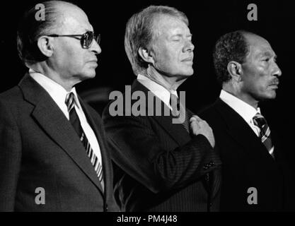 Von links nach rechts: Menachem Begin, Präsident Jimmy Carter und Anwar Sadat in Camp David, 7. September 1978 Datei Referenz Nr. 1003 510 THA links Stockfoto