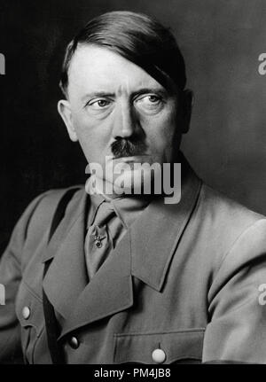 Formale Portrait von Adolf Hitler in Uniform, ca. 1938 Datei Referenz Nr. 1003 649 THA Stockfoto