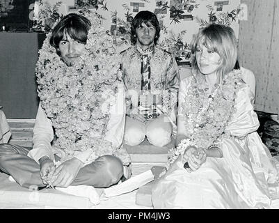 Beatles, George Harrison und Ringo Starr zusammen mit Pattie Boyd an Ashram die Maharishi Mahesh Yogi in Rishikesh, 1968. Datei Referenz Nr. 1013 059 THA © GFS/Hollywood Archiv - Alle Rechte vorbehalten. Stockfoto