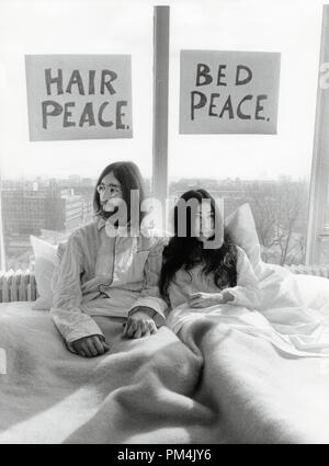 Beatle John Lennon und Yoko Ono in einem (Bett) demonstration Frieden im Hilton Hotel in Amsterdam, März 26,1969 zu fördern. Datei Referenz Nr. 1013 098 THA © GFS/Hollywood Archiv - Alle Rechte vorbehalten. Stockfoto