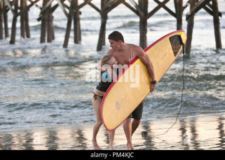 Channing Tatum (rechts) und Amanda Seyfried Stern in Screen Gems' romantischen Drama DEAR JOHN. Stockfoto