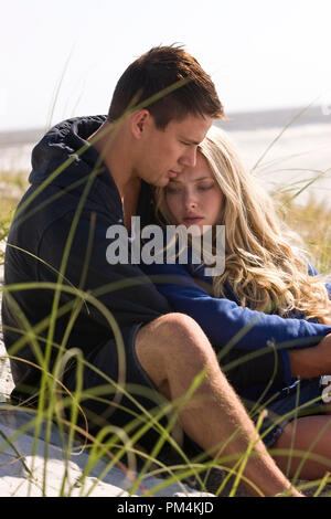 Channing Tatum (links) und Amanda Seyfried Stern in Screen Gems' romantischen Drama DEAR JOHN. Stockfoto