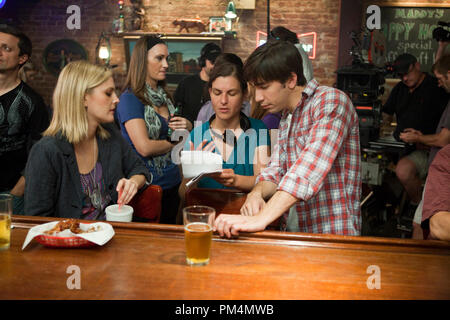 (L-R), DREW BARRYMORE, Director NANETTE BURSTEIN und Justin lang am Set bei den Dreharbeiten der romantischen von New Line Cinema Komödie "DER ABSTAND", ein Warner Bros.-Bilder freigeben. Stockfoto