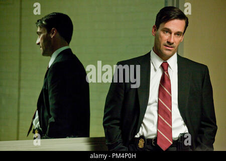 JON HAMM als FBI Special Agent Adam Frawley in Warner Bros. Pictures' und legendären Bilder "Crime Drama "Die Stadt" von Warner Bros. Pictures vertrieben. Stockfoto