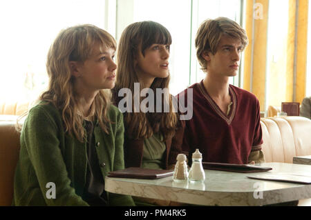 L bis R: Carey Mulligan, Keira Knightley und Andrew Garfield in NEVER LET ME GO; Foto von Alex Bailey 2010 Stockfoto