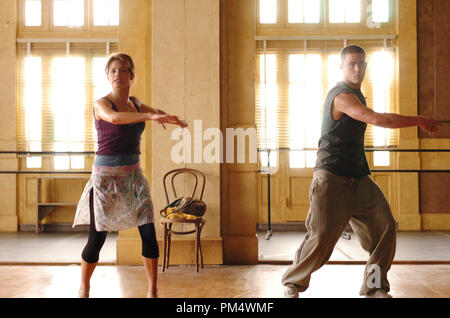 Studio Werbung noch von 'Step Up' Jenna Dewan, Channing Tatum © 2006 Buena Vista Bilder Photo Credit: Phillip Caruso Datei Referenz # 307372211 THA nur für redaktionelle Verwendung - Alle Rechte vorbehalten Stockfoto