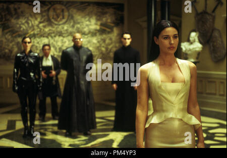 Film Still / Werbung immer noch von der "Matrix Reloaded" Carrie-Anne Moss, Randall Duk Kim, Laurence Fishburne, Keanu Reeves, Monica Bellucci © 2003 Warner Brothers Photo Credit: jasin Boland Datei Referenz # 30753321 THA nur für redaktionelle Verwendung - Alle Rechte vorbehalten Stockfoto