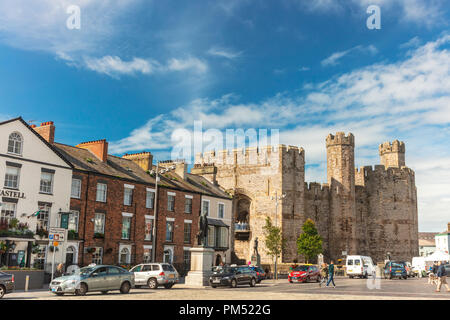 Caernarfon Castle in Nord Wales, eine mittelalterliche Festung in Caernarfon, Gwynedd, Großbritannien. Stockfoto