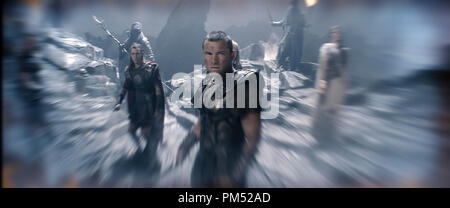 (L - r) NICHOLAS HOULT als Eusebios und SAM WORTHINGTON als Perseus in Warner Bros. Pictures' und legendären Pictures' "Kampf der Titanen" von Warner Bros. Pictures vertrieben. Stockfoto