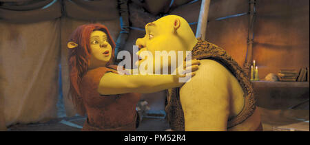 Shrek (MIKE MYERS) versucht Fiona zu überzeugen (CAMERON DIAZ), die Sie wirklich kennen und Sorge für einander, aber in dieser alternativen Realität, Fiona will nichts mit ihm zu tun haben. "Shrek Forever nach' © 2010 DreamWorks Animation LLC. Alle Rechte vorbehalten. Stockfoto