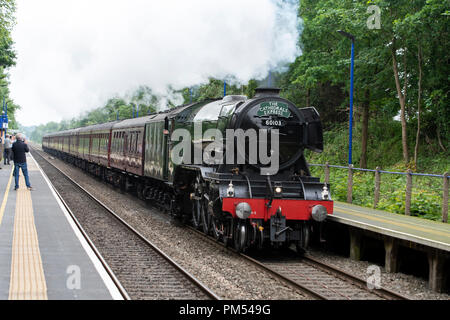 Flying Scotsman Dampflokomotive ziehen Vintage wagen. Vorbei nach Westen obwohl Denham Golf Club Station, Bucks, England 05.06.18 Stockfoto