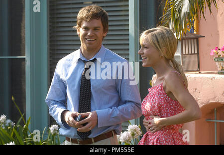 Michael C. Hall, Dexter Morgan und Julie Benz als Rita Morgan (Staffel 4, Episode 1) Stockfoto