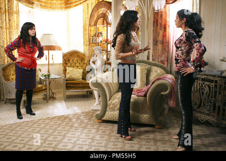 "Ugly Betty" (Episode: Die Box und die Häschen) America Ferrera, Ava Gaudet, Ana Ortiz 2006 Foto von Michael Desmond Stockfoto