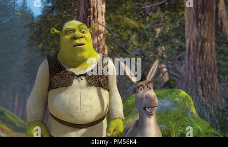 Szenenfoto aus "Shrek 2 "Shrek, Esel © 2004 Dream Works Foto mit freundlicher Genehmigung von Dream Works Pictures Datei Referenz # 307351226 THA nur für redaktionelle Verwendung - Alle Rechte vorbehalten Stockfoto