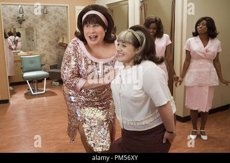 Szenenfoto aus "Hairspray" John Travolta, Nikki Blonsky © 2007 New Line Cinema Foto: David James Datei Referenz # 307351395 THA nur für redaktionelle Verwendung - Alle Rechte vorbehalten Stockfoto