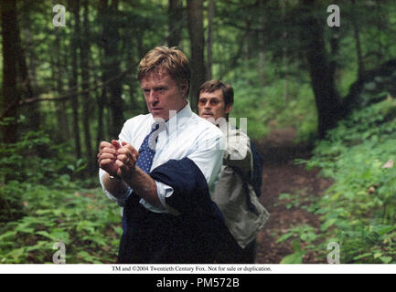 Szenenfoto aus "Clearing, der "Robert Redford, Willem Dafoe Photo Credit: Lorey Sebastian © 2004 Fox Searchlight Pictures Datei Referenz # 307351464 THA nur für redaktionelle Verwendung - Alle Rechte vorbehalten Stockfoto