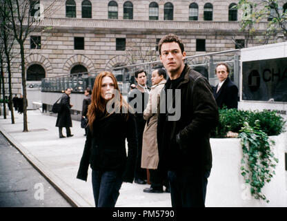 Studio Werbung immer noch von "Vergessenen, die 'Julianne Moore, Dominic West Foto: Berry Wetcher © 2004 Columbia Datei Referenz # 307351618 THA nur für redaktionelle Verwendung - Alle Rechte vorbehalten Stockfoto