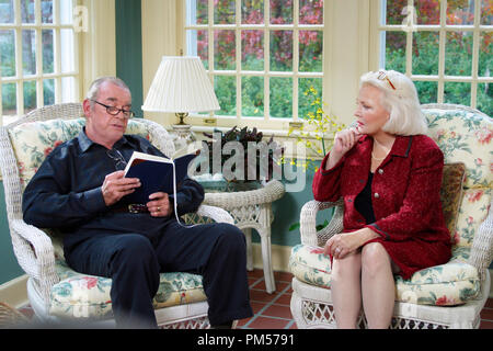 Studio Werbung immer noch von der "Notebook" James Garner, Gena Rowlands Photo Credit: Melissa Moseley © 2004 New Line Cinema Datei Referenz # 307351619 THA nur für redaktionelle Verwendung - Alle Rechte vorbehalten Stockfoto