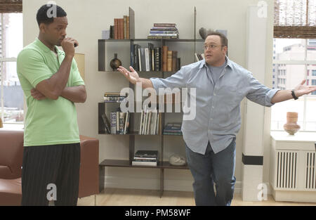 Studio Werbung immer noch von "Hitch" Will Smith, Kevin James © 2005 Columbia Pictures Foto von Barry Wetcher Datei Referenz # 307361964 THA nur für redaktionelle Verwendung - Alle Rechte vorbehalten Stockfoto