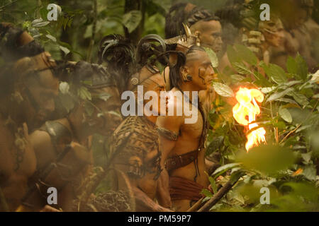 Studio Werbung immer noch von "Apocalypto" Marco Antonio Argueta, Richard können © 2006 Icon Distribution Inc. Photo Credit: Andrew Cooper Datei Referenz # 307371351 THA nur für redaktionelle Verwendung - Alle Rechte vorbehalten Stockfoto