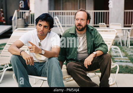 Studio Werbung immer noch von "Lady In The Water' M.Night Shyamalan, Paul Giamatti © 2006 Warner Foto: Frank Masi Datei Referenz # 307371897 THA nur für redaktionelle Verwendung - Alle Rechte vorbehalten Stockfoto