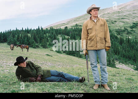 Film Still / Werbung immer noch von "Brokeback Mountain" Jake Gyllenhaal, Heath Ledger © 2005 Focus Features Photo Credit: Kimberley Französisch Datei Referenz # 307361403 THA nur für redaktionelle Verwendung - Alle Rechte vorbehalten Stockfoto