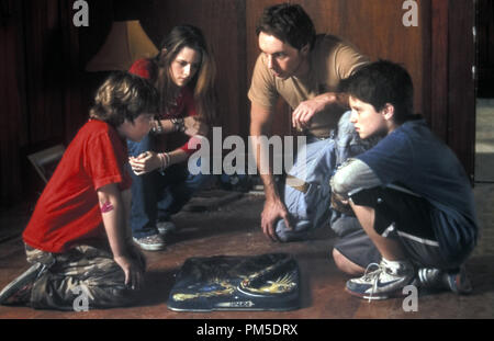 Film Still / Werbung immer noch von "zathura", Jonah Bobo, Kristen Stewart, Dax Shepard, Josh Hutcherson © 2005 Columbia Pictures Photo Credit: Merrick Morton Datei Referenz # 30736552 THA nur für redaktionelle Verwendung - Alle Rechte vorbehalten Stockfoto