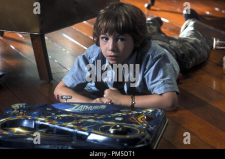 Film Still / Werbung immer noch von "zathura" Jonah Bobo © 2005 Columbia Pictures Photo Credit: Merrick Morton Datei Referenz # 30736553 THA nur für redaktionelle Verwendung - Alle Rechte vorbehalten Stockfoto