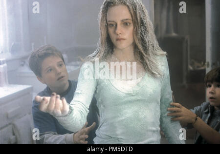 Film Still / Werbung immer noch von "zathura" Josh Hutcherson, Kristen Stewart, Jonah Bobo © 2005 Columbia Pictures Photo Credit: Merrick Morton Datei Referenz # 30736562 THA nur für redaktionelle Verwendung - Alle Rechte vorbehalten Stockfoto