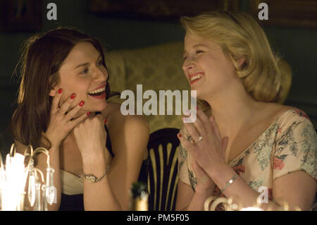 Film noch von 'Abend' Claire Danes, Mamie Gummer © 2007 Focus Features Photo Credit: Gene Seite Datei Referenz # 30738135 THA nur für redaktionelle Verwendung - Alle Rechte vorbehalten Stockfoto