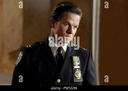 Studio Werbung immer noch von "besitzen wir die Nacht' Mark Wahlberg © 2007 Columbia Pictures Photo Credit: Anne Joyce Datei Referenz # 307381968 THA nur für redaktionelle Verwendung - Alle Rechte vorbehalten Stockfoto