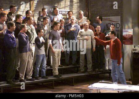 Studio Werbung noch von 'Wille und Gnade" Episode Name: 'A Chorus Lüge' Sean Hayes, Matt Damon und die Gay Mens Chor von Los Angeles 2002 Photo Credit: Chris Haston Datei Referenz # 307541190 THA nur für redaktionelle Verwendung - Alle Rechte vorbehalten Stockfoto