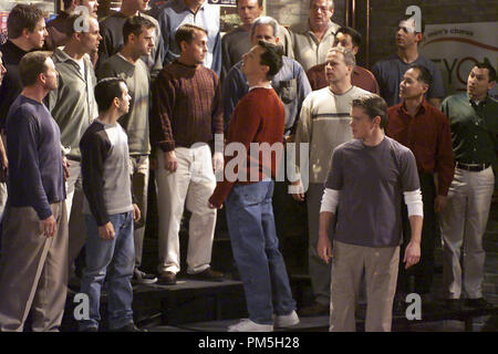 Studio Werbung noch von 'Wille und Gnade" Episode Name: 'A Chorus Lüge' Sean Hayes, Matt Damon und die Gay Mens Chor von Los Angeles 2002 Photo Credit: Chris Haston Datei Referenz # 307541231 THA nur für redaktionelle Verwendung - Alle Rechte vorbehalten Stockfoto