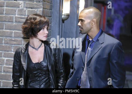 Studio Werbung immer noch von "Greifvögel" Episode Name: "Drei Vögel und ein Baby" Ashley Scott, Shemar Moore 2002 Photo Credit: Justin Lubin Stockfoto