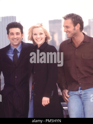 Film Still / Werbung noch von 'Sweet Home Alabama' Patrick Dempsey, Reese Witherspoon, Josh Lucas © 2002 Touchstone Foto: Timothy White Stockfoto