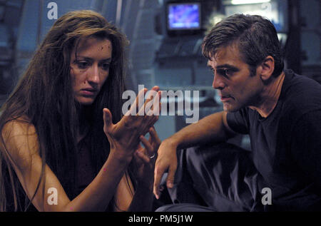 Film Still / Werbung immer noch von der Solaris "Natascha McElhone, George Clooney Foto: Bob Marshak © 2002 Twentieth Century Fox Stockfoto